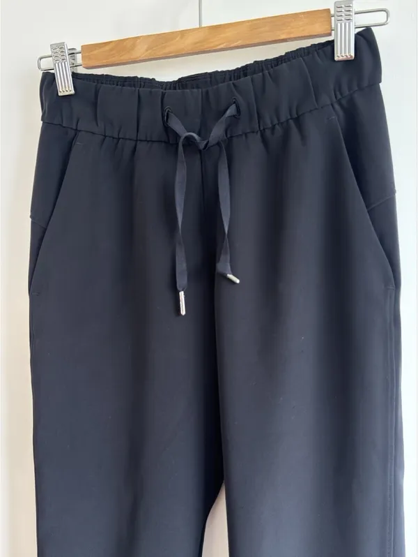 Lululemon On the Fly Crop Woven 23” Black Pants Size 2 - Image 5