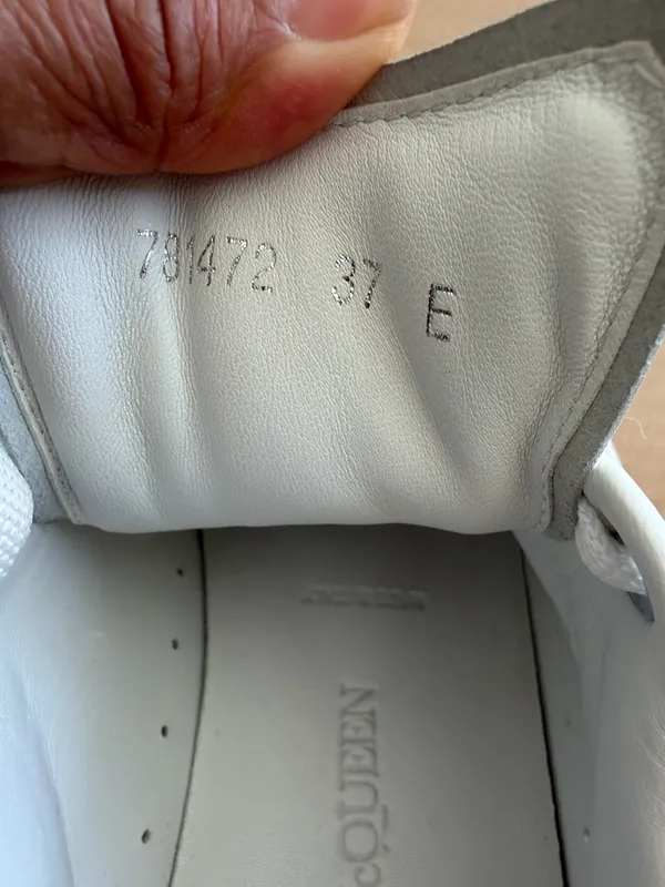 Alexander McQueen Sneakers Oversized - Image 10