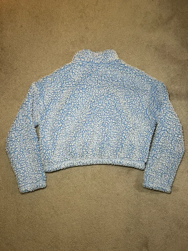 Simone Sherpa Fuzzy Henley Cropped Sweatshirt in White and Blue Size Medium - Image 3