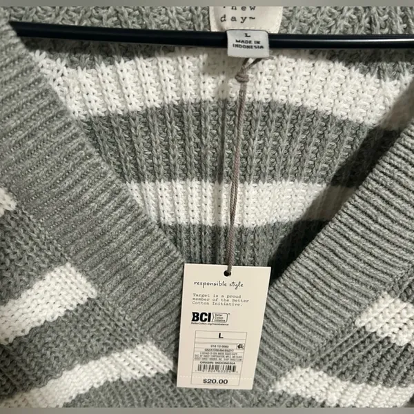 NWT A New Day Large Gray & Cream V-Neck Sweater | Soft Cotton Blend Classic Fit - Image 3