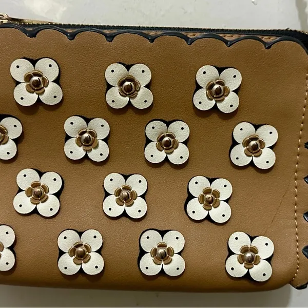 257 Zara | EUC Tan Floral Applique Crossbody Bag (9”x6”x2,5”) - Image 7