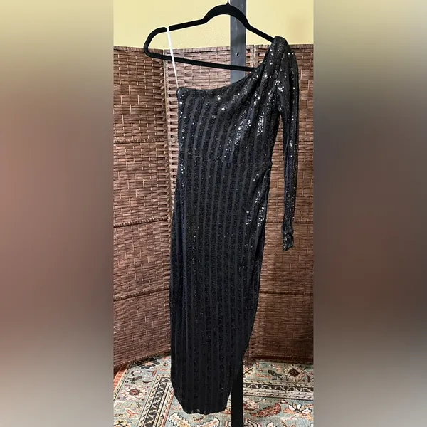 NEW Lulus Elegant Occasion Black Sequin One-Shoulder Midi Dress – Size Small - Image 4