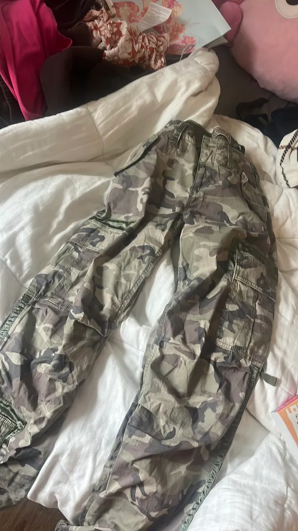 Abercrombie & fitch low rise camo pants - Image 4