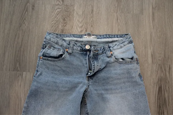 Low Rise Baggy Jeans - Image 3
