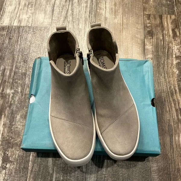 Toms Taupe Suede Slip-On Ankle Boot with White Platform Size 8 - Image 7