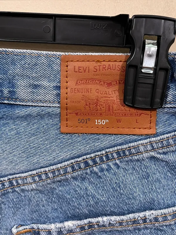 NWT Levi's® 501® Original High Rise Mid Thigh Denim Shorts size 23 - Image 6