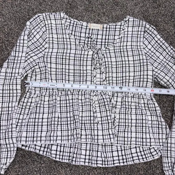 Altar'd State white and black plaid blouse with ruffle details, size S - Image 4