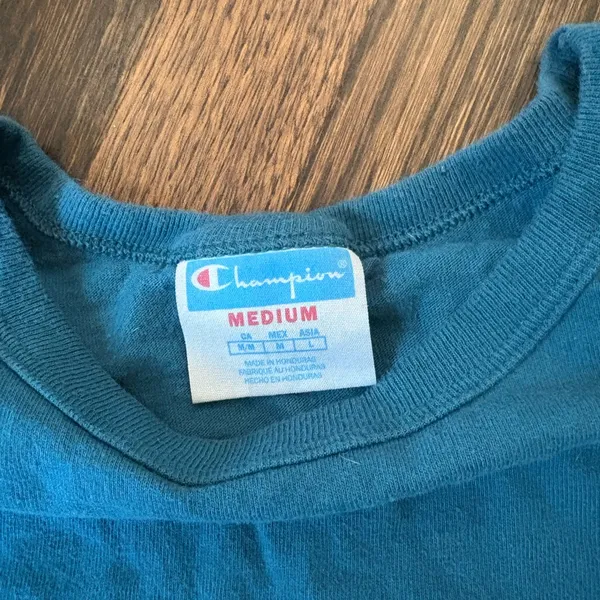 Champion women’s cropped blue shirt - Image 3