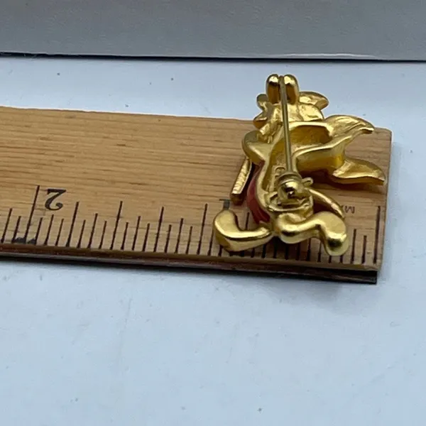 Vintage Disney Piglet pinwheel brooch. - Image 5