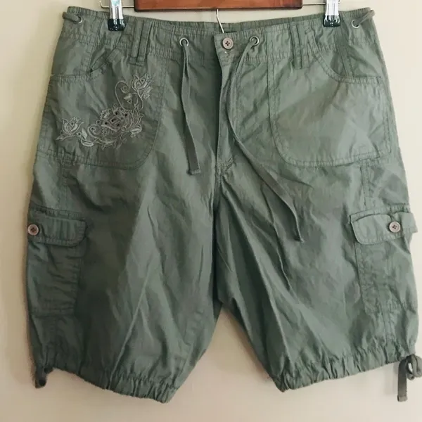 Ingredients women shorts size 8 - Image 2