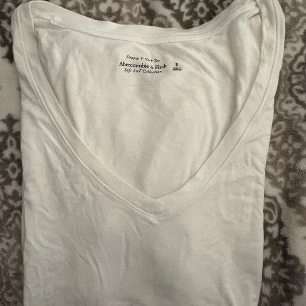 Abercrombie & Fitch White V-Neck Short Sleeve Tee - Image 2