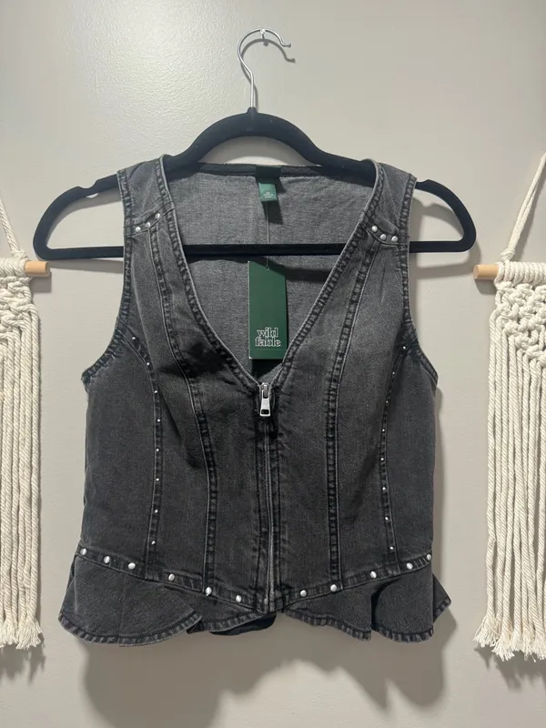 Wild Fable NWT Black Washed Denim Zip Up Studded Ruffle Peplum Vest - Image 2