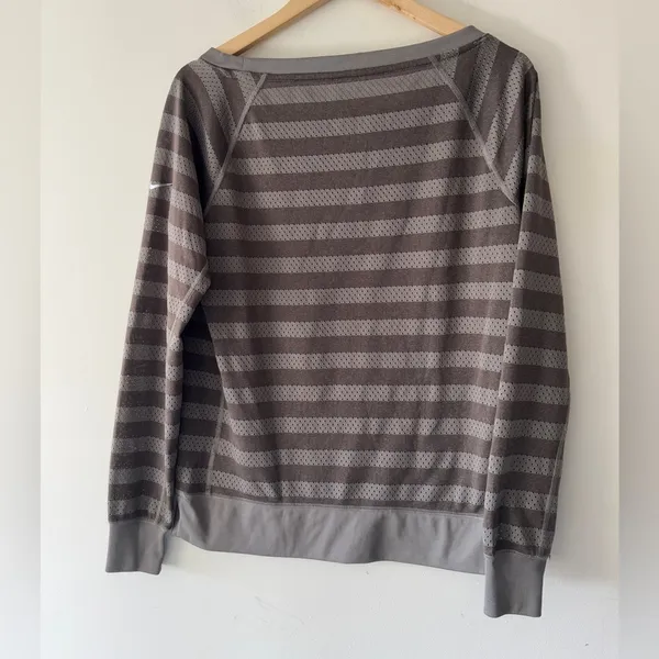 Nike‎ Dri-Fit Long Sleeve Mesh Striped Gray Top - Image 3