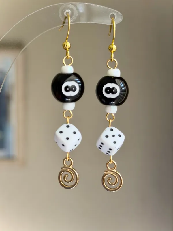 Handmade y2k funky grunge 8 ball dice swirl dangle earrings 🎲🖤💕 - Image 2