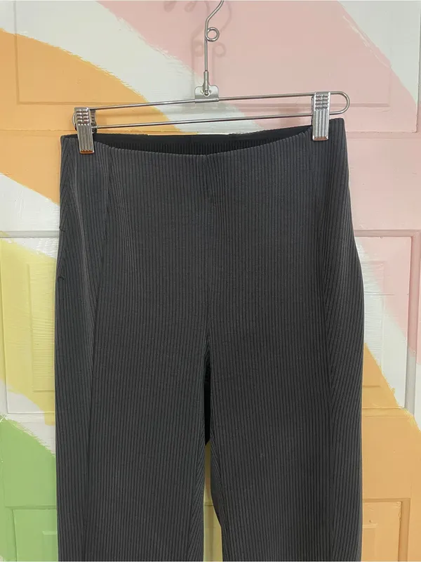 Lululemon Ribbed Softstreme Flare Leg Pants in Black Sz 4 🧡🎀 - Image 7