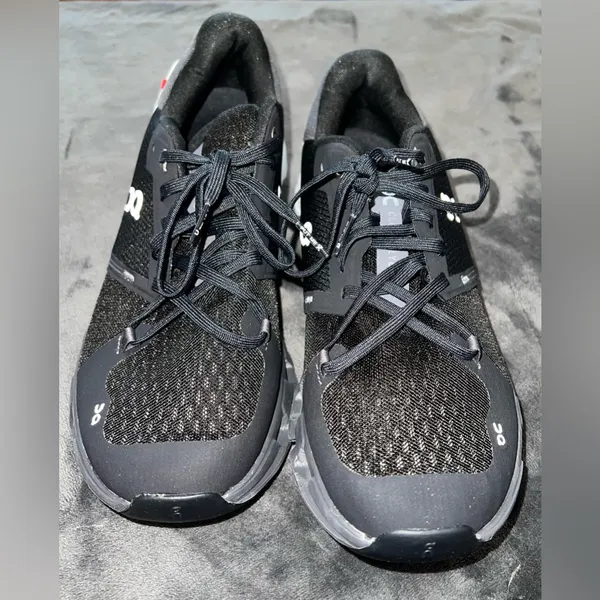On Cloudflyer 4 Size 9.5 Men’s / 11 Women’s - Image 7