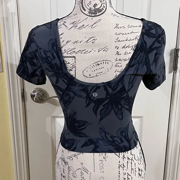 Lululemon Align T-shirt - Image 6