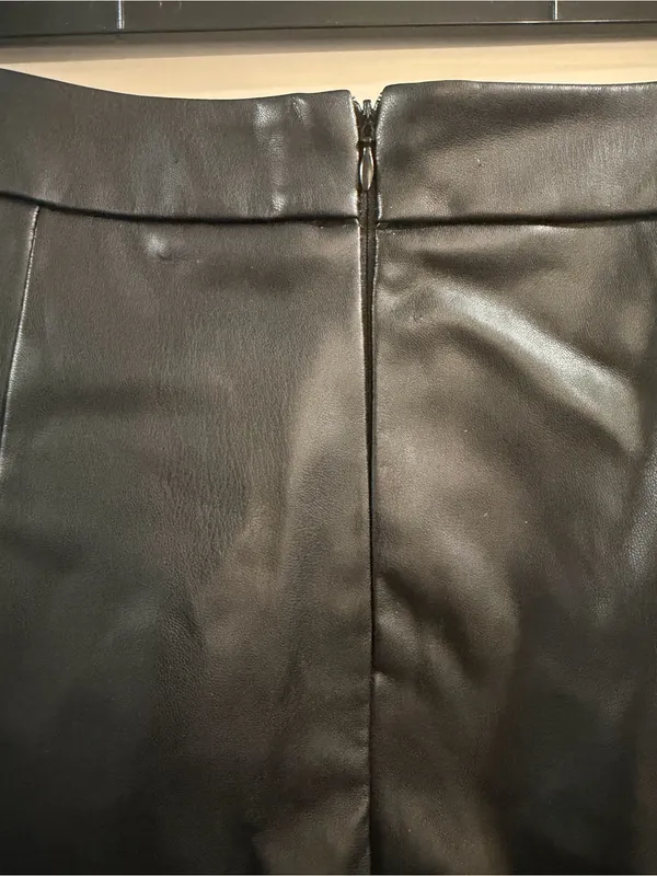 Bershka Black Faux Leather Mini Skirt with Chain Accents - Image 6
