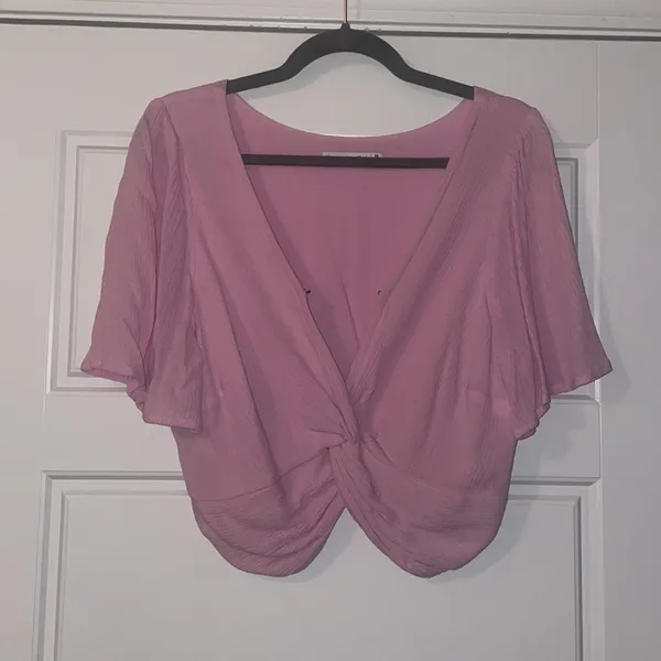 Abercrombie & Fitch pink crop top - Image 7