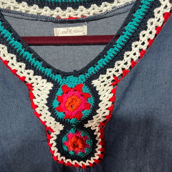 Land R Fashion Denim Dress M Blue Crocheted Trim Flowers‎ Tie Belt Resort Boho - Image 6