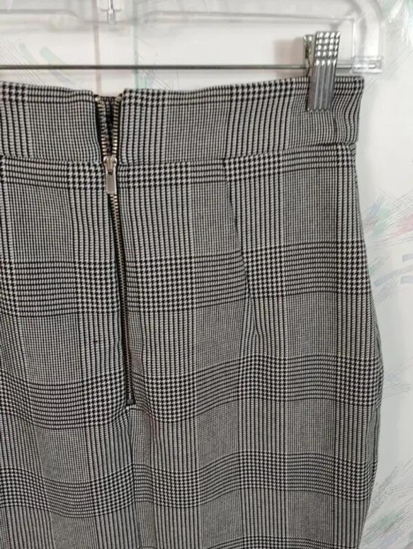 H&M Houndstooth Skirt - Image 5