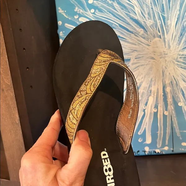 Unr8ed Serena Sparkly Gold Flip Flops Size 7 - Image 10