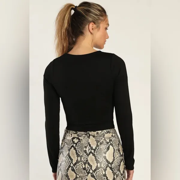 Lulus NWT Endless Appeal Black Long Sleeves Cutout Crop Top Size Medium - Image 2