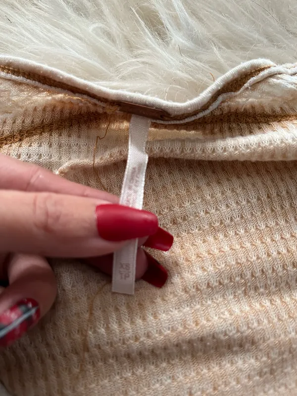Free People Ridiculously sott Long sleeve thermal Thinner material- not thick waffle knit Oversized and flowly Approximate measurements provided - unstretched Cream/tan/brown in color Size XS G1 - Image 5