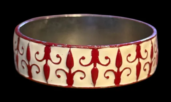 Vintage red and white enamel bangle bracelet - Image 2