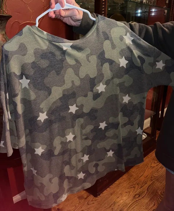 Entro Boutique Camo Star Print Tee - Image 5