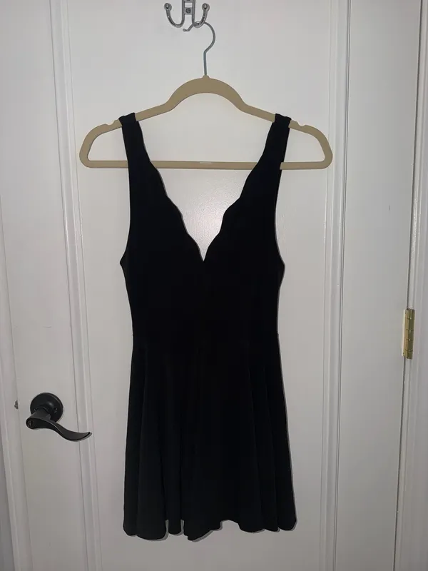 Kimchi Blue Urban Outfitters Black Scalloped Plunge Neck Flowy Romper - Image 3