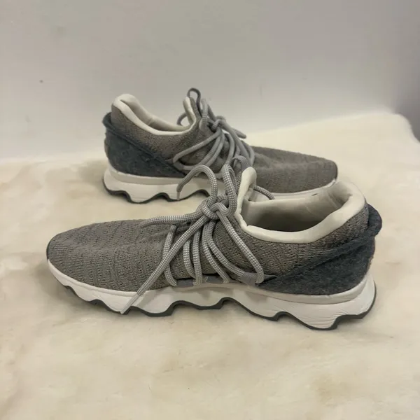 Sorel kinetic impact Women's Light Gray Knit Athletic Sneakers Size 8 - Image 7