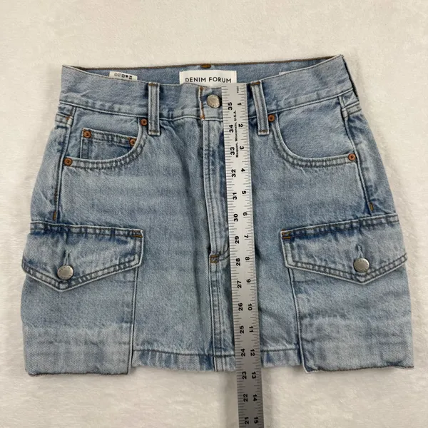 Denim Forum The 90s Mid-Rise Cargo Mini‎ Skirt Light Wash Blue Cotton Size 23 - Image 5