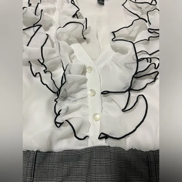 A. Byer black and white dress with belt. Size 7. - Image 2