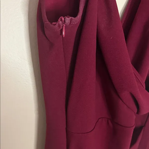 Elegant Burgundy V-Neck Sleeveless Dress - Image 3