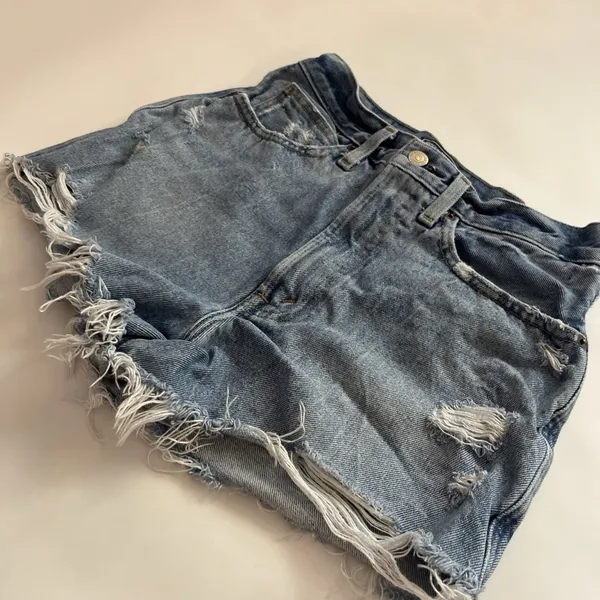Abercrombie & Fitch Women’s Natural Rise Cut-Off Distressed Denim Shorts 26 2 - Image 3