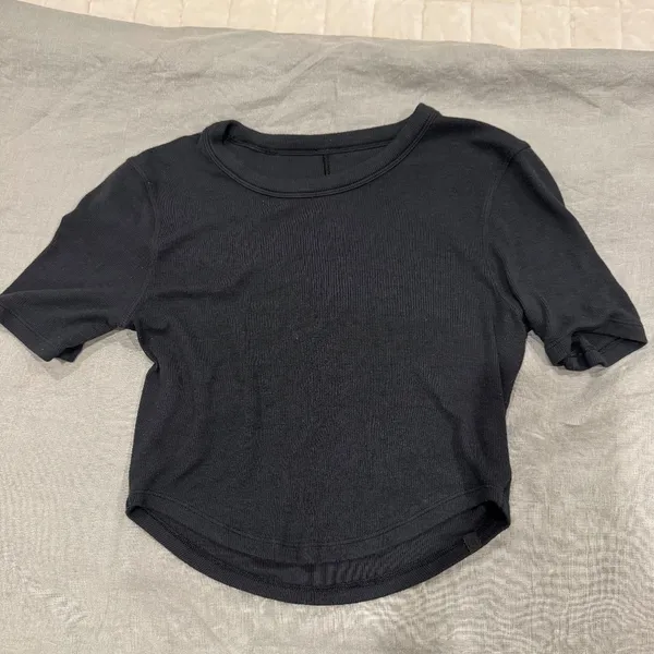 Lululemon Hold Tight Cropped T-Shirt Black - Image 3