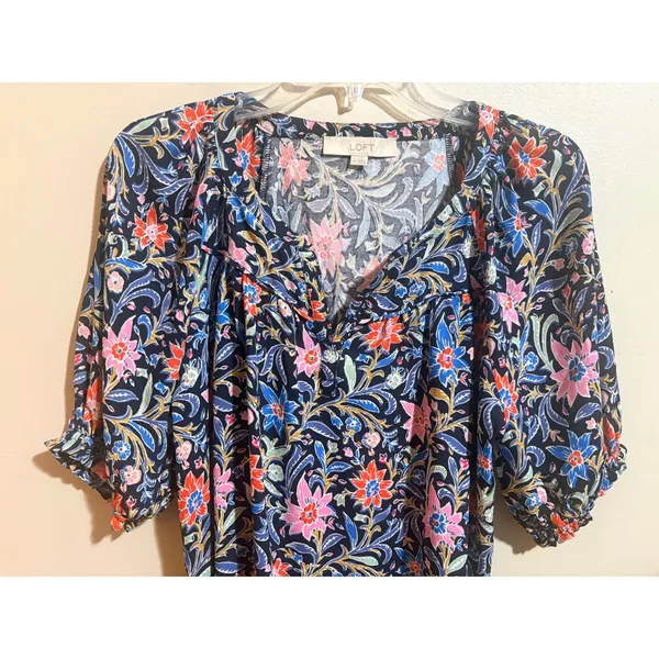 LOFT Floral Blouse Womens Medium Navy Blue‎ Pink Excellent Ruffle Sleeve Top - Image 5