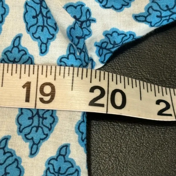 J. Crew Blue and White Patterned Blouse Size Small - Image 9