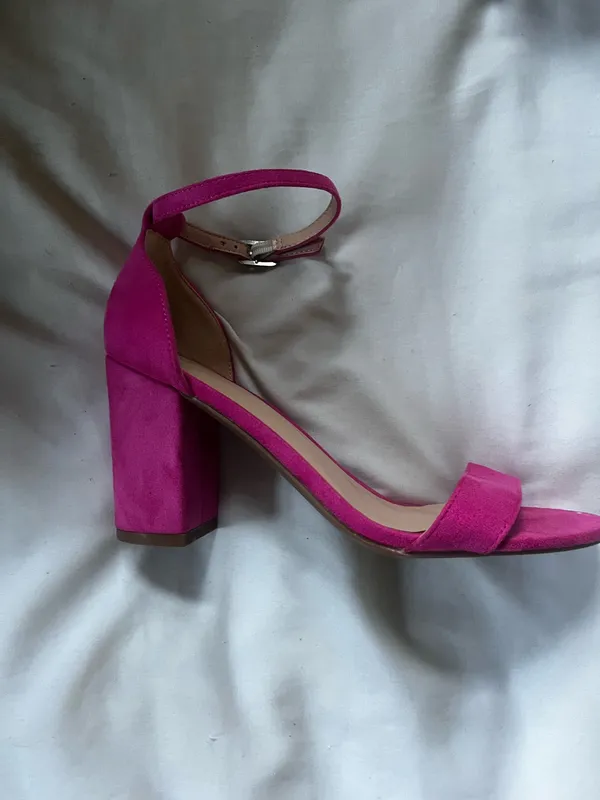 Pink Heels Size 8 - Image 2