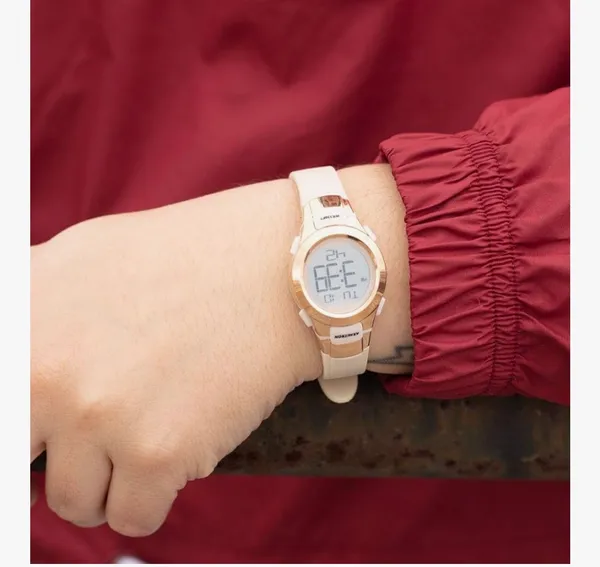 Armitron sports watch Gold - Image 3