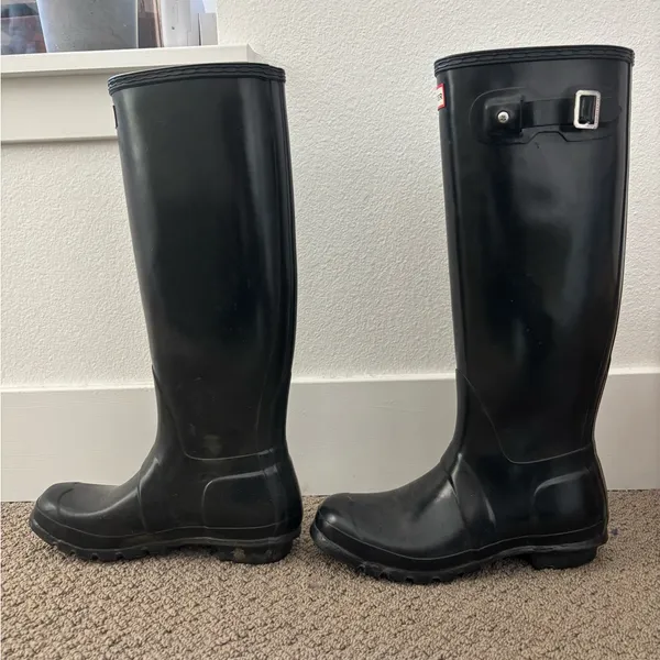 Hunter Original tall gloss rain boots in black - Image 3