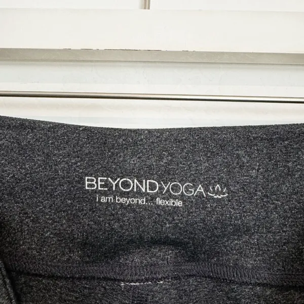 Beyond Yoga Ruched Scrunch Leg Leggings Athleisure Minimalist Clean Girl Pilates - Image 5