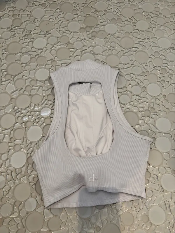 Alo Yoga Tank Top - Image 2
