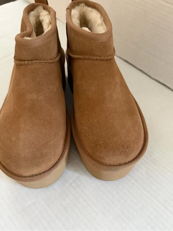 New UGG Classic Ultra Mini Platform Boots in chestnut size 6 - Image 4