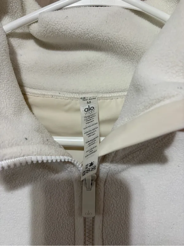 Alo Yoga off-white half-zip ski jacket - Image 2
