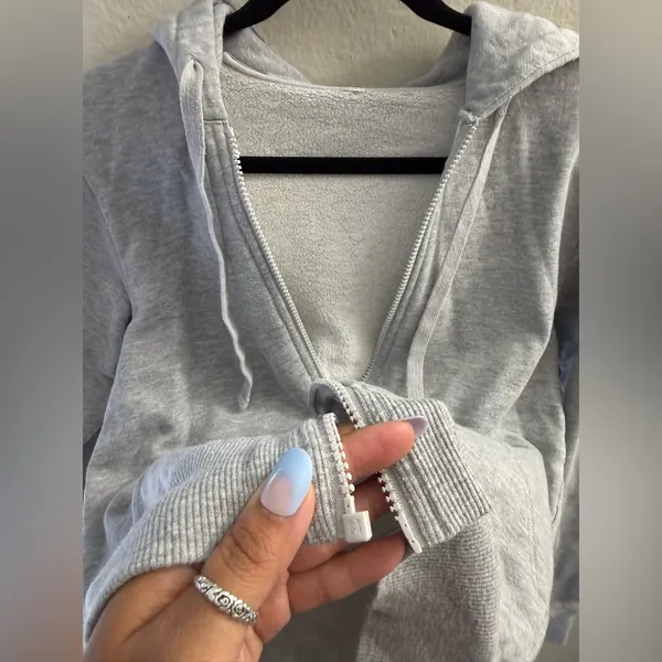 Alo Yoga Grey Hoodie Size XS Lounge Athletic Athleisure Loungewear Travel Spring - Image 4