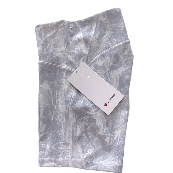 Lululemon Train Times Short 6 inseam Eternal Wave White / White Size 6 - Image 4