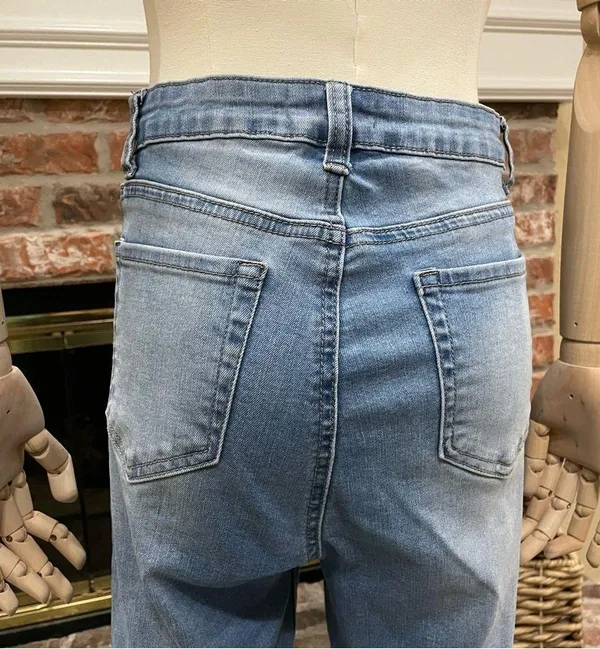 NWOT juniors skinny distressed high rise light wash jeans - Image 9