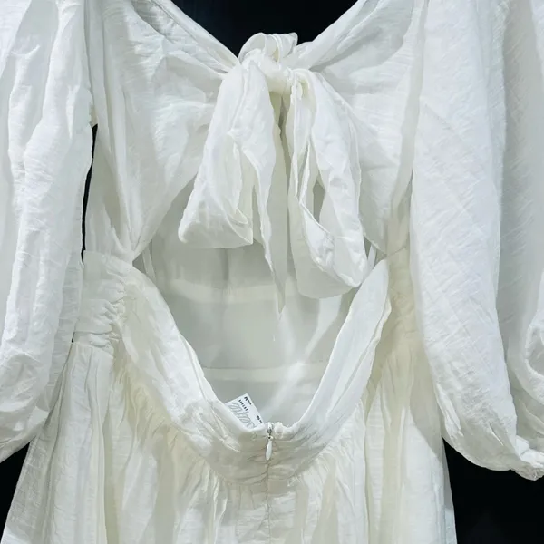 Elegant White Dress Size 10 - Image 9
